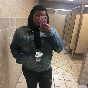 Meet your Posher, Majidah